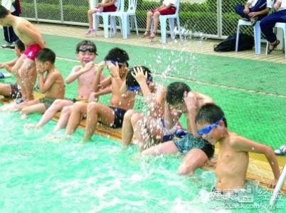 小孩子夏天游泳怎麼預防中耳炎？