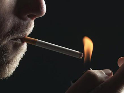 誘發慢性咽炎三大“幫凶” 吸煙是首因