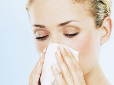 什麼因素引起血管運動性鼻炎？