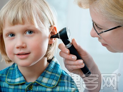 兒童中耳炎的症狀表現有什麼