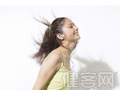 經常性戴耳機容易造成神經性耳聾