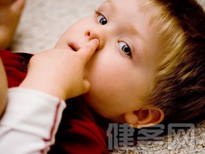 用手挖鼻孔容易導致鼻炎的發生