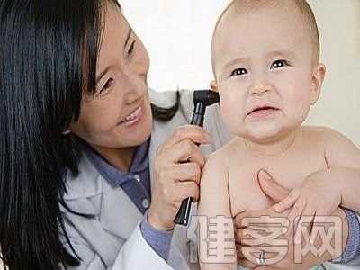 嬰兒耳部嬌嫩如何除去耳中異物和異味?