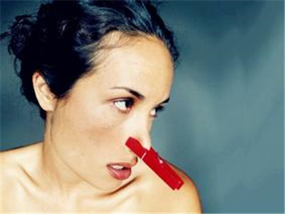 連續性打噴嚏、鼻癢，鼻涕多小心季節性鼻炎！