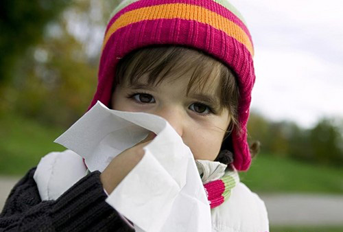 流涕超一月 孩子患鼻炎了