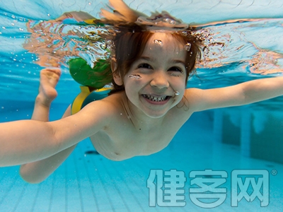 有過敏性鼻炎 少帶孩子去游泳池