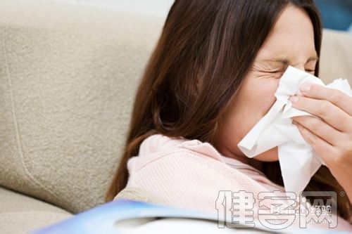 狂打噴嚏、不斷地流鼻涕、鼻癢、鼻塞，都是慢性鼻炎的典型症狀