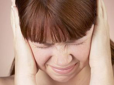 突發性耳鳴的危害大，患者應重視