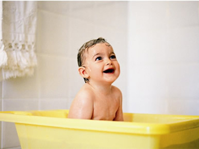 中耳炎與洗澡耳朵進水有關嗎？