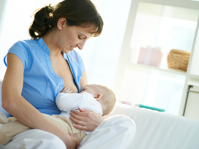 寶寶患中耳炎 原因竟是媽媽喂奶姿勢不當
