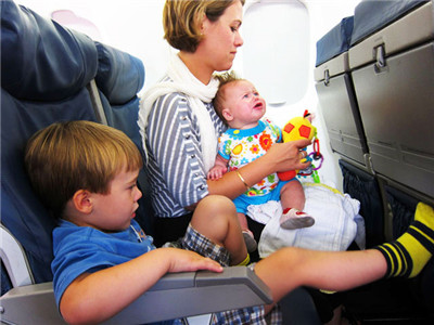 寶寶乘飛機 謹防航空性中耳炎