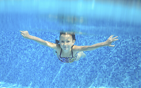 兒童為什麼容易患游泳性中耳炎 兒童患游泳性中耳炎的原因有哪些 兒童患游泳性中耳炎是什麼原因