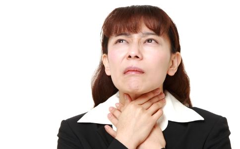 咽口水喉嚨痛是什麼原因 咽炎怎麼治療好 咽炎吃什麼好