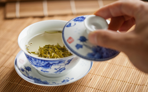 改善慢性咽炎喝什麼 什麼茶能改善慢性咽炎 慢性咽炎喝什麼好