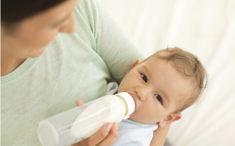 寶寶喉嚨有痰的治療方法 治療寶寶喉嚨有痰的方法 寶寶喉嚨有痰怎麼治療