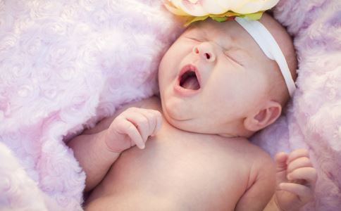 寶寶睡覺打鼾正常嗎 寶寶睡覺打呼噜是什麼原因 寶寶睡覺為什麼會打呼噜