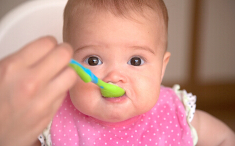 寶寶流鼻涕怎麼辦 如何緩解寶寶流鼻涕 緩解寶寶流鼻涕的方法