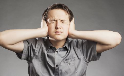 乘坐高鐵耳鳴怎麼辦 耳鳴要怎麼治療 耳鳴會誘發什麼疾病