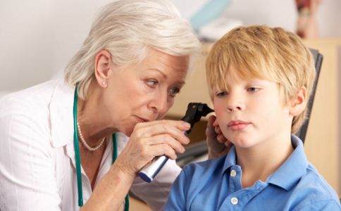 兒童為什麼會得中耳炎 兒童得中耳炎的原因是什麼 怎麼判斷兒童是否有中耳炎