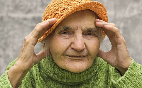 老年性耳聾 老年性耳聾的病因 引起老年性耳聾的原因