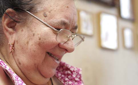 老年人耳聾的特點是什麼 老年人耳聾特征 老年人耳聾治療方法